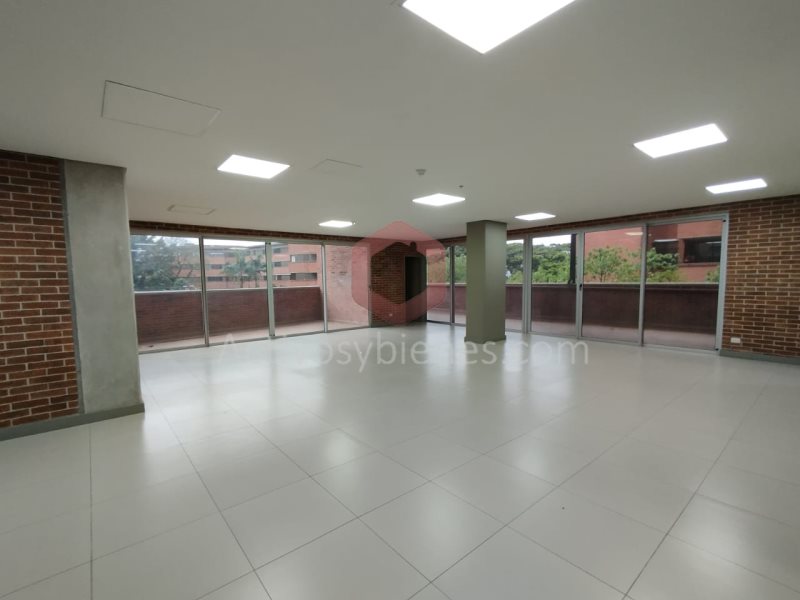 Oficina en Arriendo en Poblado